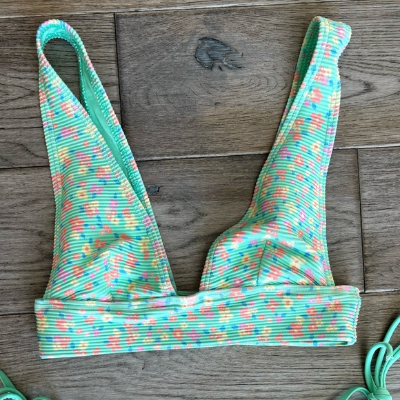 Green floral bikini top size small - Picture 4 of 4